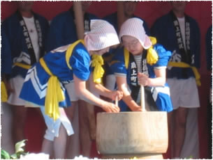 毎年恒例「もちつき大会」